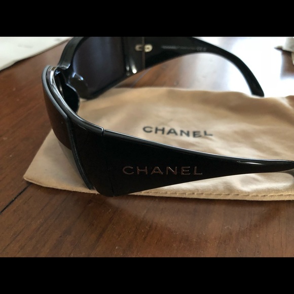 Chanel sun glasses - Picture 1 of 2